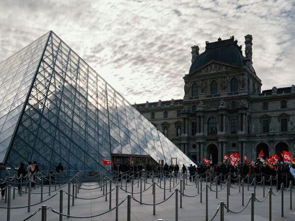 Новини світу - Лувр відкрили для відвідувачів після страйку