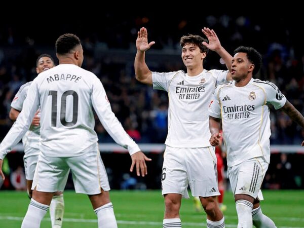 Новини спорту - Мадридський Реал переміг Севілью, граючи в більшості