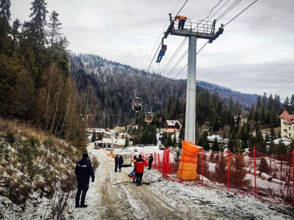 Новини України - На горі на Львівщині 80 людей застрягли на підйомнику