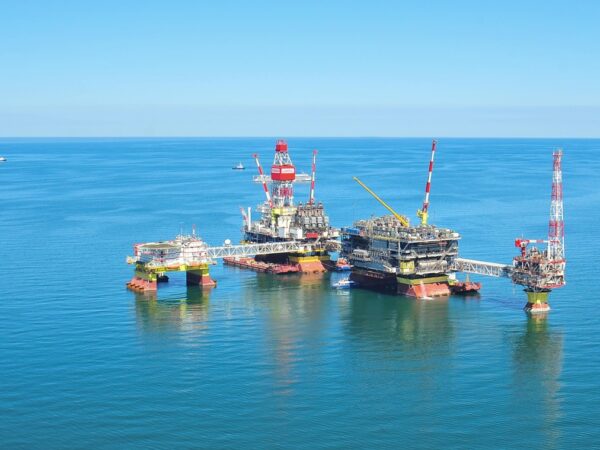 Новини України - На Каспії уражено третю нафтову платформу - ЗМІ