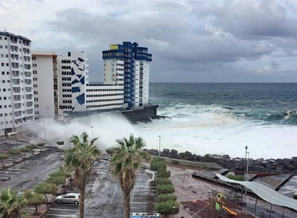 Новини світу - На Тенеріфе піднялася гігантська хвиля, є жертви