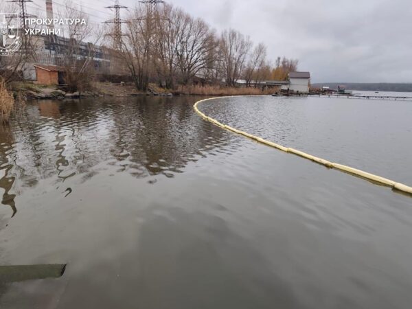 Новини України - На Вінниччині стався викид мазуту у Ладижинське водосховище