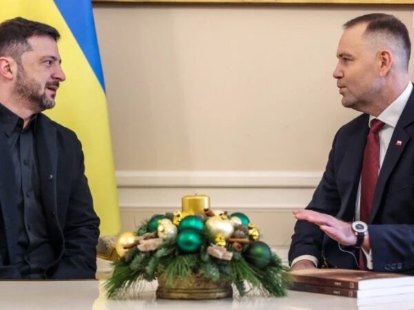 Новини України - Навроцький подарував Зеленському книгу про Волинську трагедію