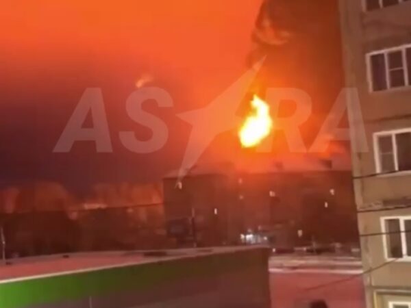 Новини світу - "Новорічне привітання". Пожежі на російських НПЗ