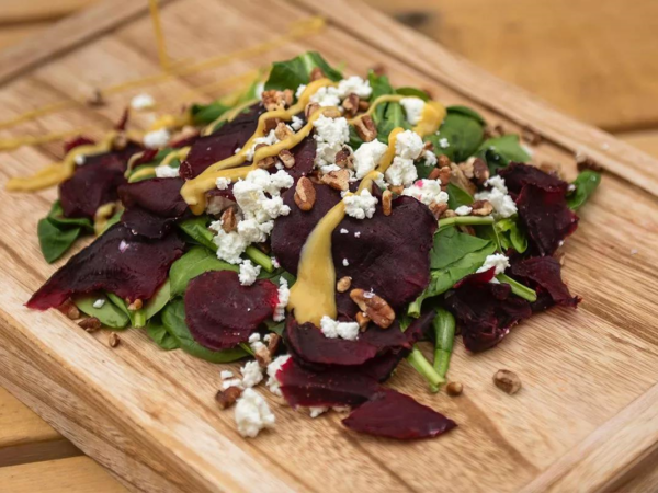 Без категорії - П’ять простих рецептів салатів із буряком та козячим сиром