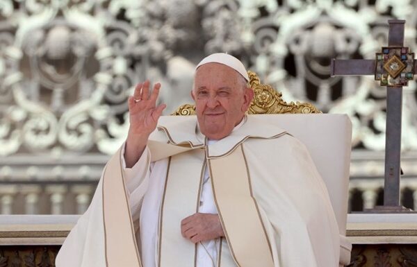 Новини України - Папа Франциск заповів частину своїх грошей Україні