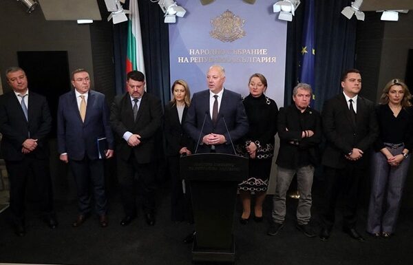 Новини світу - Парламент Болгарії підтримав відставку уряду