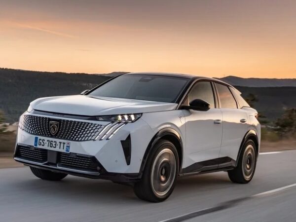 Авто новини - Peugeot відкликає майже 100 тисяч кросоверів 3008 і 5008
