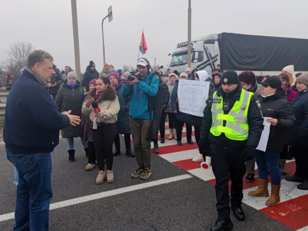 Новини України - Під Житомиром перекрили трасу через компенсації за зруйновані оселі