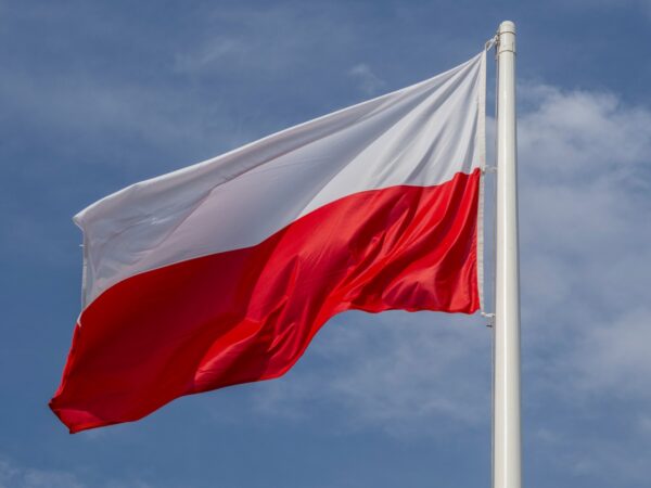 Новини світу - Польща заборонила Комуністичну партію