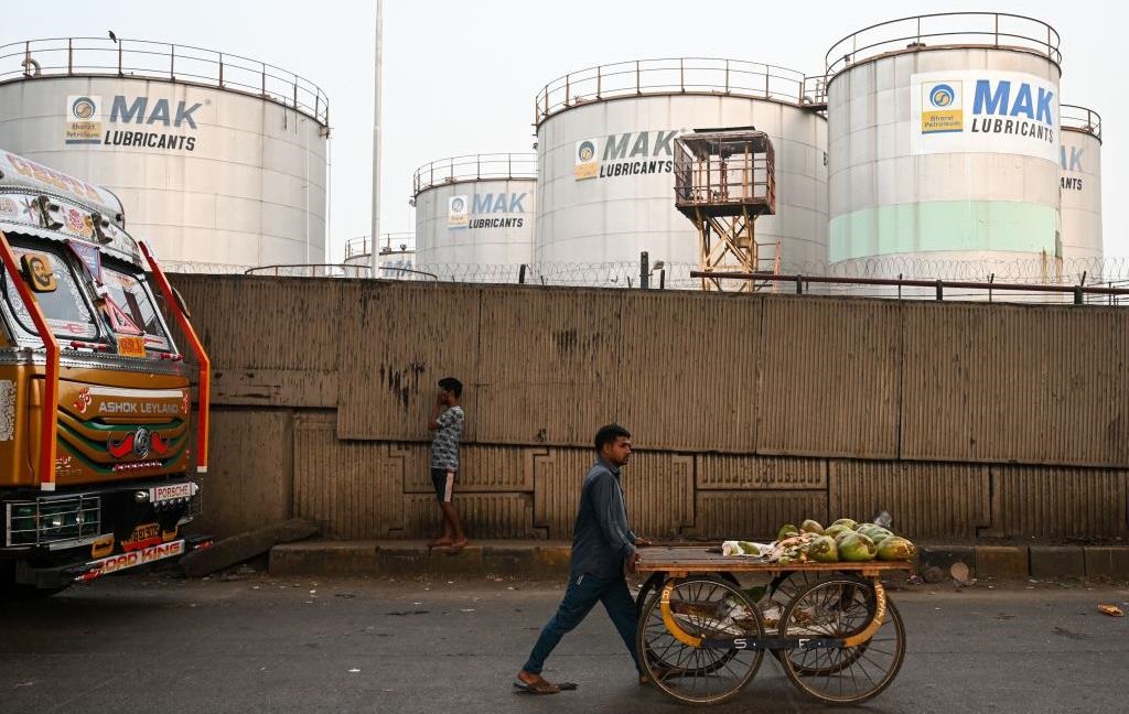 Новини бізнесу - Поставки нафти з РФ в Індію впали до найнижчого рівня за три роки - ЗМІ