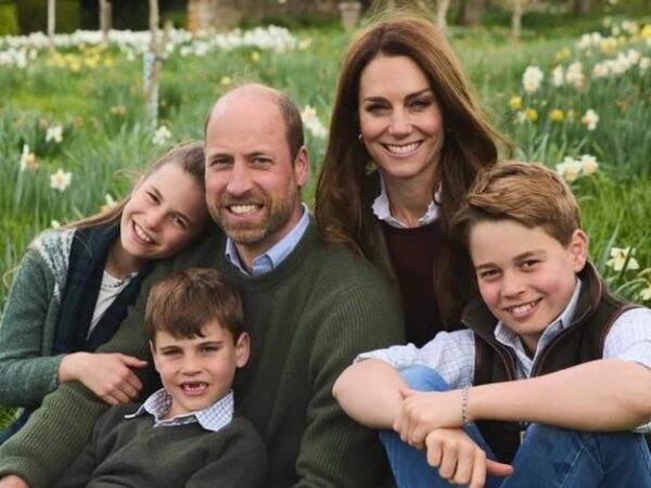 Новини культури - Принц Вільям і Кейт Міддлтон показали різдвяну світлину з дітьми