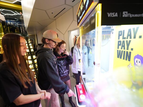 Новини бізнесу - ПриватБанк в ко-партнерстві з Visa та за участю і амбасадорства NAVI запустили першу в Україні геймерську фінансову екосистему