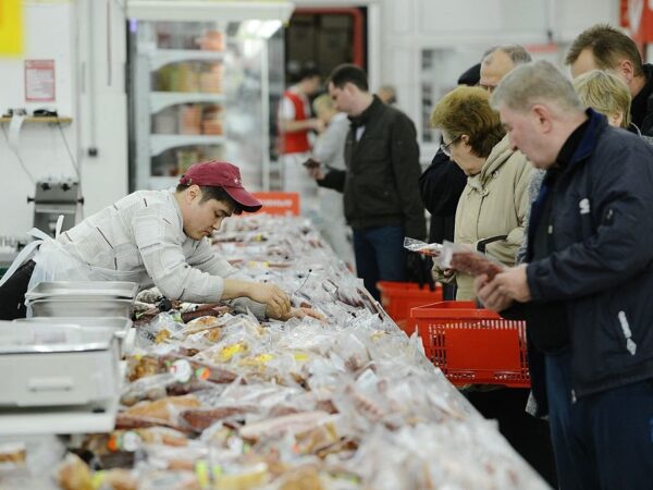 Новини світу - Росіяни економлять на їжі: виробництво скоротилося вперше за 15 років