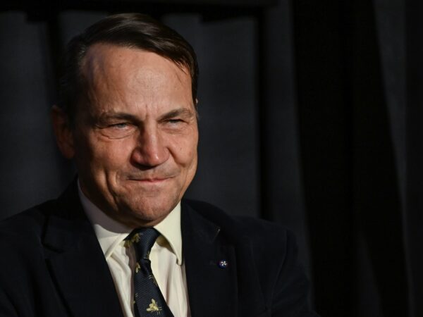 Новини світу - Сікорський "нагородив" Орбана орденом Леніна