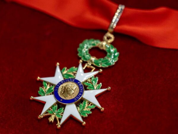 Новини України - Сирський отримав найвищу нагороду Франції