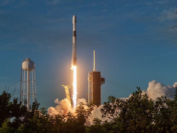 Технології - SpaceX запустила нову партію супутників Starlink