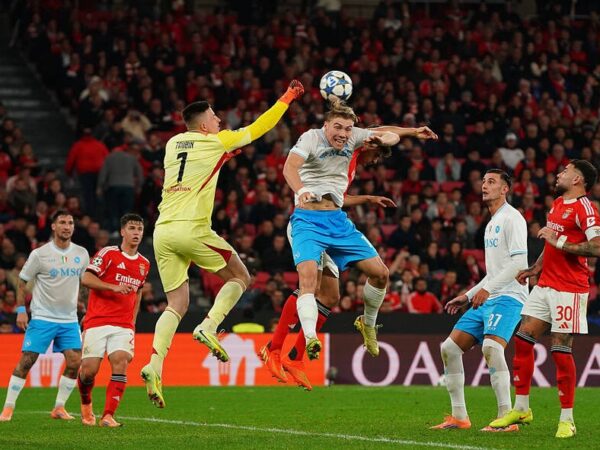 Новини спорту - Стало відомо, як оцінили гру українців у зустрічі Бенфіка - Наполі