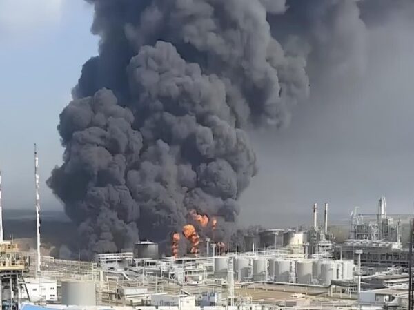 Новини світу - Своя сорочка ближча: США дозволяють нищити нафтову галузь РФ