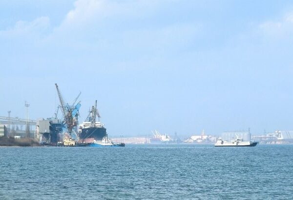 Новини України - У Чорне море витекла олія через удари РФ по порту Південний