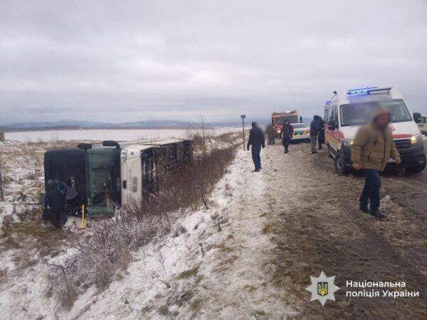 Новини України - У ДТП потрапив рейсовий автобус на Прикарпатті