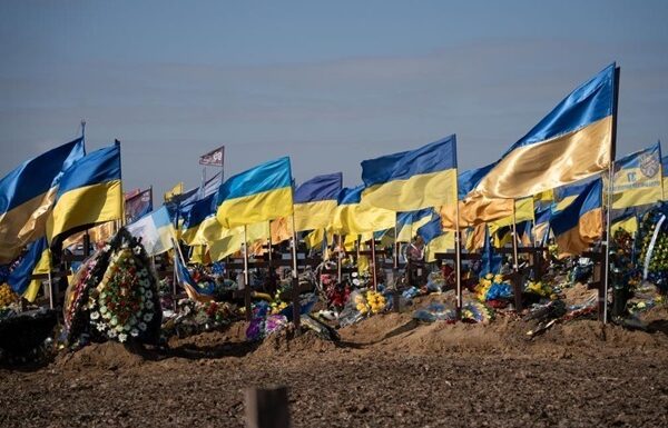 Новини України - У Харкові чоловік отримав вирок за крадіжку прапора з могили військового