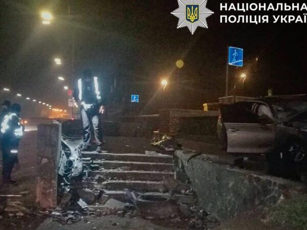 Новини Києва - У Києві 18-річний водій загинув, влетівши у підземний перехід