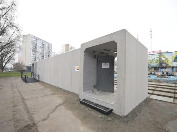 Новини Києва - У Києві встановили перше мобільне укриття