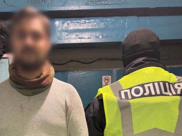 Новини Києва - У метро Києва чоловік поранив ножем двох пасажирів