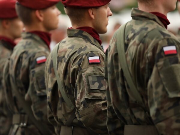 Новини світу - У Польщі стрімко зросла підтримка повернення військового призову