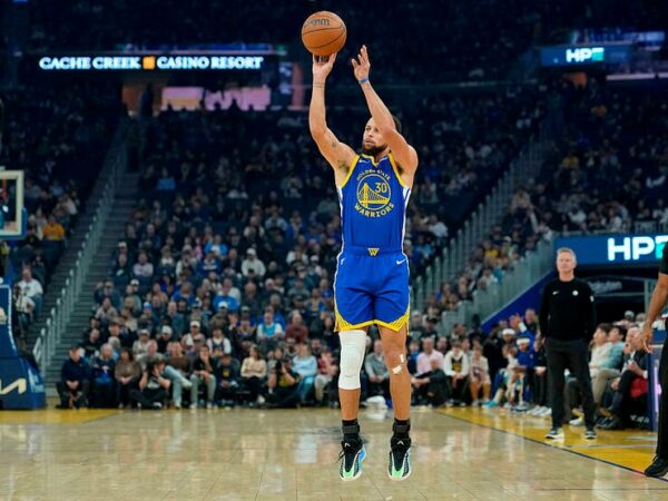 Без категорії - У Стефена Каррі 39 очок за гру й рекорд