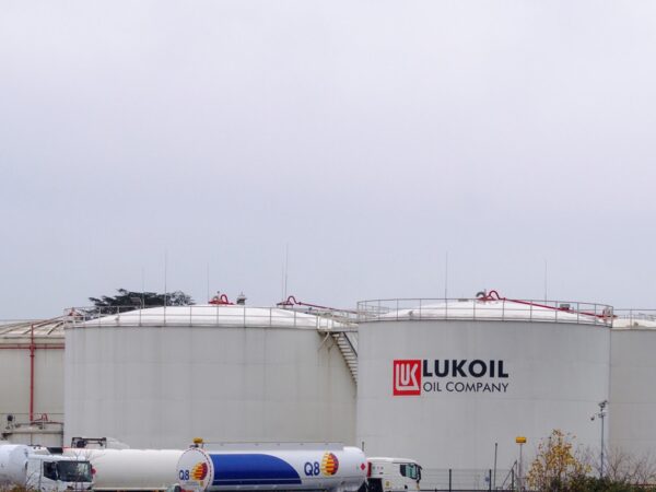 Новини бізнесу - Угорська компанія планує купити активи російського Лукойла - ЗМІ