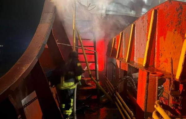 Новини України - В Одесі через нічну атаку РФ пошкоджене цивільне судно