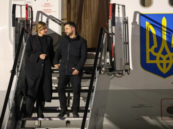 Новини України - В ОП прокоментували переслідування дронами літака Зеленського