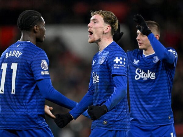 Новини спорту - Вечір АПЛ для українців: успіх Евертона Миколенка і нічия Челсі