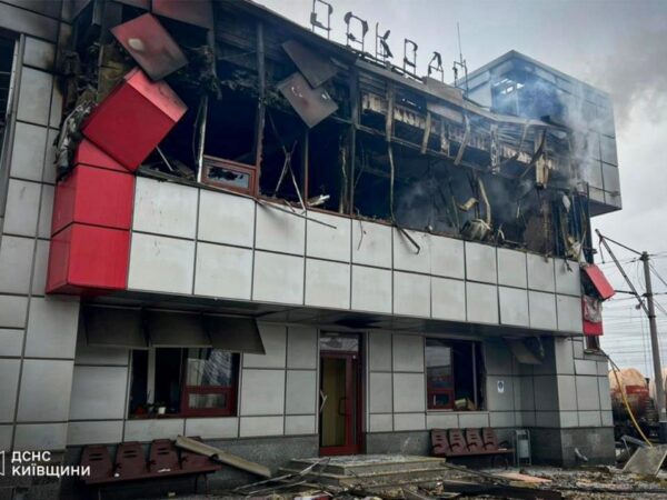 Новини України - Відновлено рух поїздів через станцію Фастів