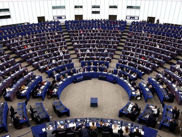 Новини бізнесу - Європарламент прискорив розгляд "репараційного кредиту" Києву