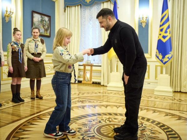 Новини України - Зеленський прийняв Вифлеємський вогонь миру від скаутів