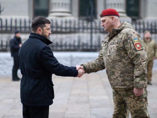 Новини України - Зеленський відзначив нагородами воїнів ракетних військ та артилерії