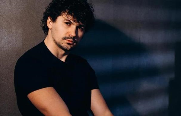 Новини культури - Женя Кот замислився над усиновленням