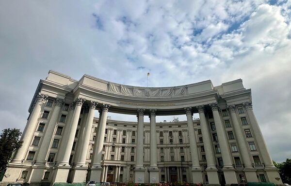 Новини світу - До МЗС викликали представника Чехії через заяви спікера