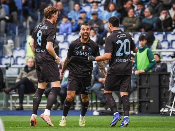 Новини спорту - Емоційні італійці заробили три вилучення в матчі Наполі-Лаціо