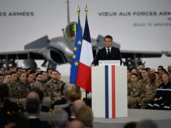 Новини світу - Франція відправила в Гренландію військовий контингент