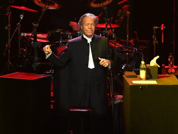 Новини культури - Хуліо Іглесіаса звинуватили в сексуальних домаганнях