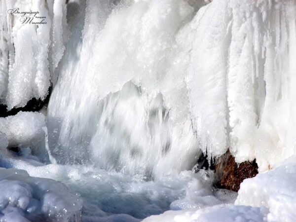 Новини України - Крига повністю скувала Джуринський водоспад