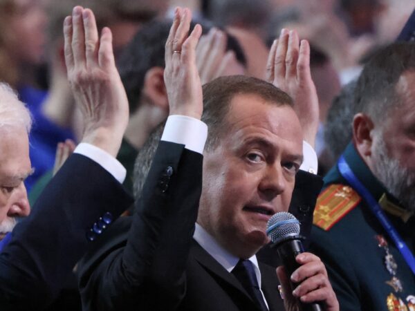 Новини світу - Медведєв заговорив про "приєднання" Гренландії до РФ