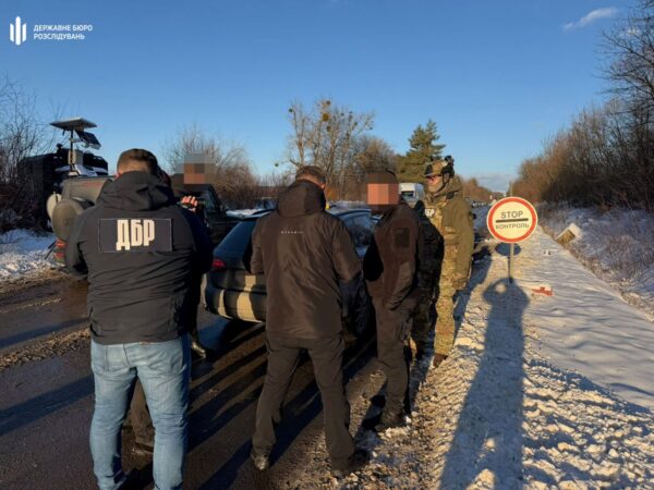 Новини України - На Буковині митник брав по $100 за кожен контрабандний iPhone