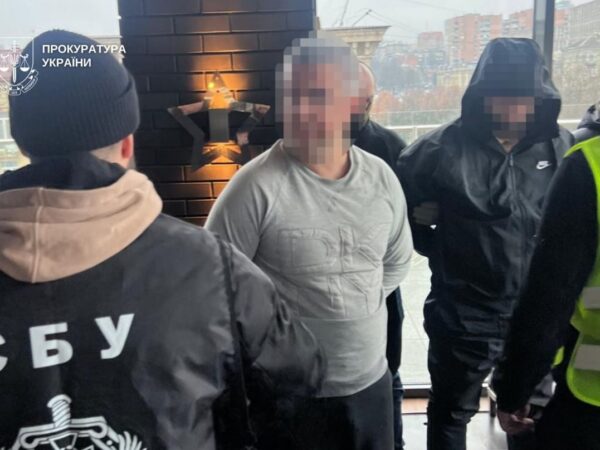 Новини України - Погрожували розправою: у Дніпрі затримали дох вимагачів