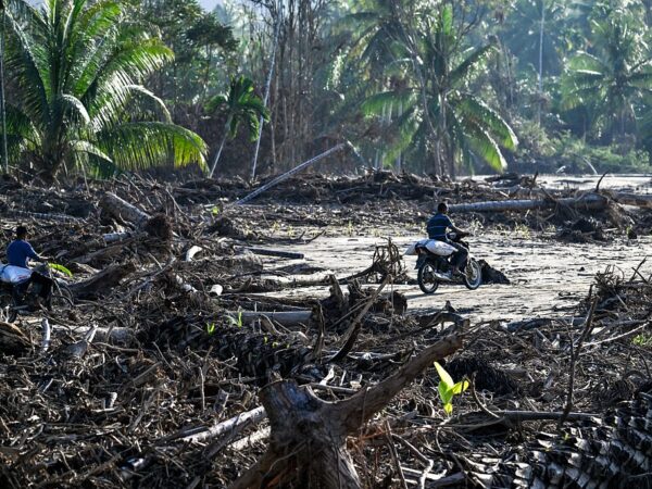 Новини світу - Руйнівна повінь на півночі Індонезії призвела до загибелі 14 осіб