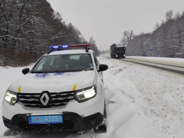 Новини України - Сильний снігопад ускладнив на трасі Київ-Чоп